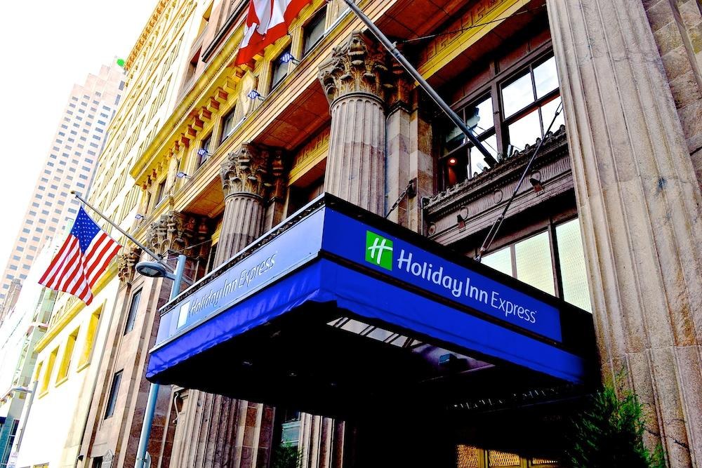 HOLIDAY INN EXPRESS CLEVELAND DOWNTOWN photo 2