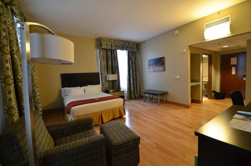 HOLIDAY INN EXPRESS CLEVELAND DOWNTOWN photo 3