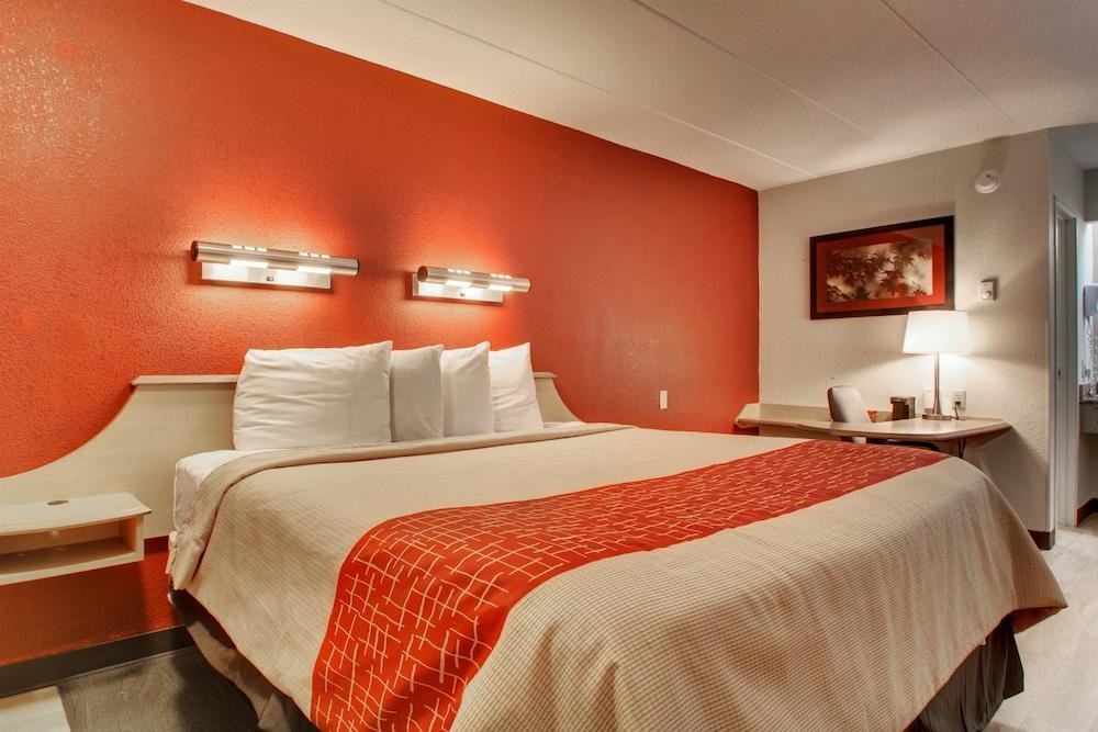 RED ROOF INN ST LOUIS WESTPORT #126 photo 2