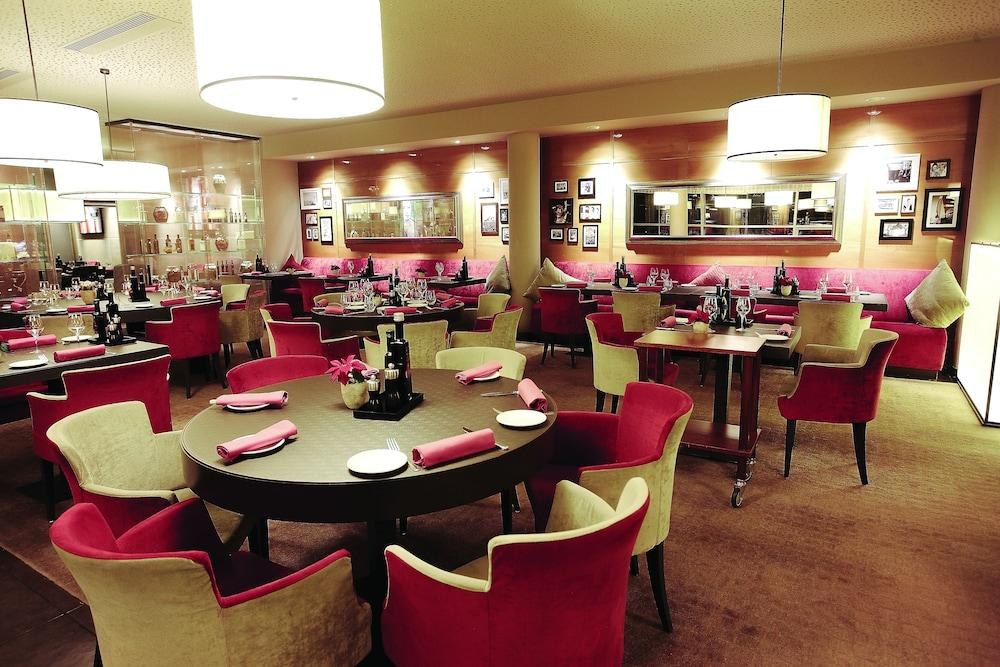HILTON GENEVA HOTEL AND CONFERENCE CENTRE photo 4