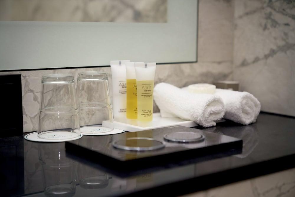 NASH AIRPORT HOTEL photo 2