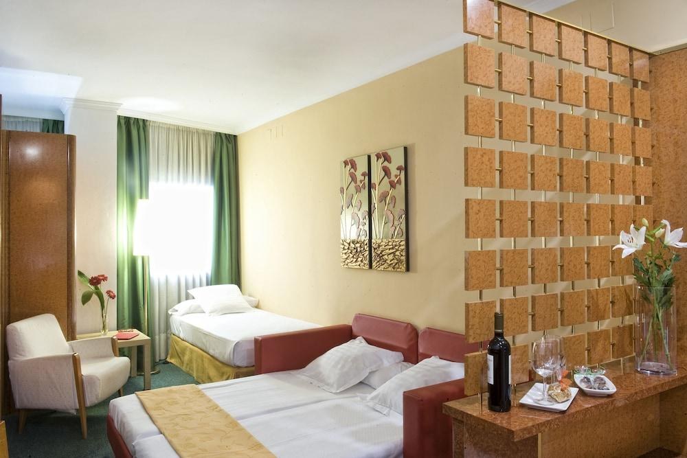 Acacia Suite photo 3