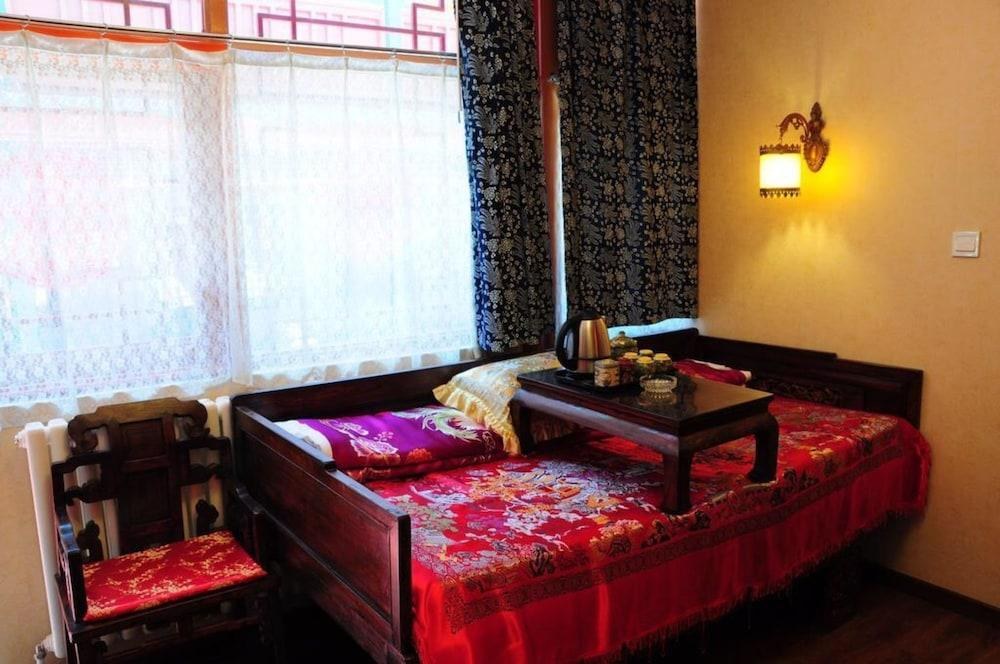 Double Happiness Beijing Courtyard Hotel photo 3
