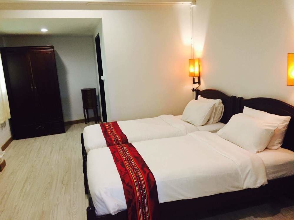 99 The Gallery Hotel photo 1