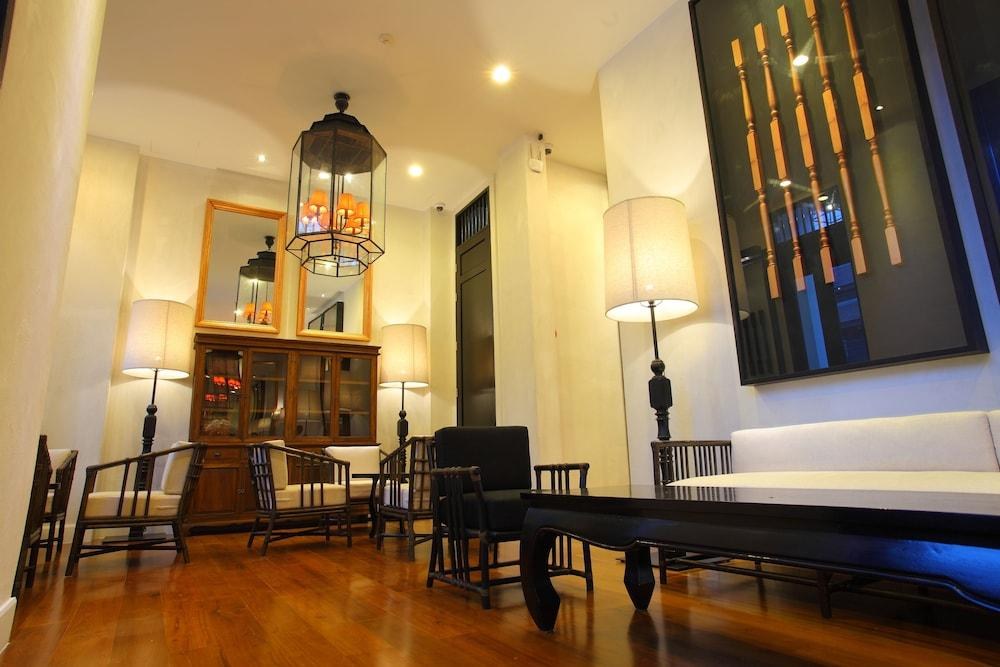 99 The Gallery Hotel photo 2