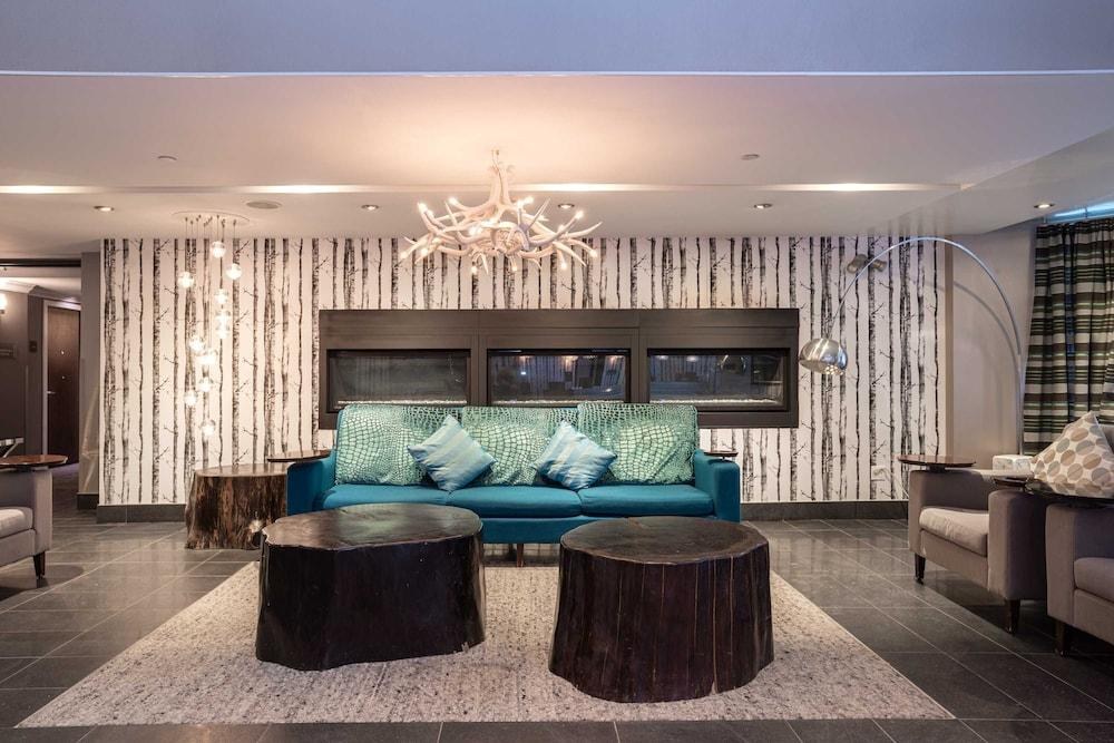 SANDMAN SIGNATURE HOTEL & SUITES EDMONTON SOUTH photo 2