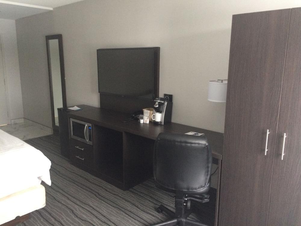 Days Inn by Wyndham Kingston photo 2