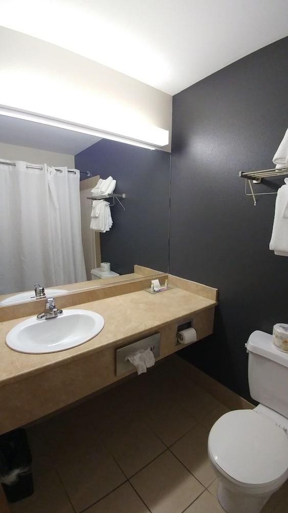 Super 8 by Wyndham Quebec City photo 3