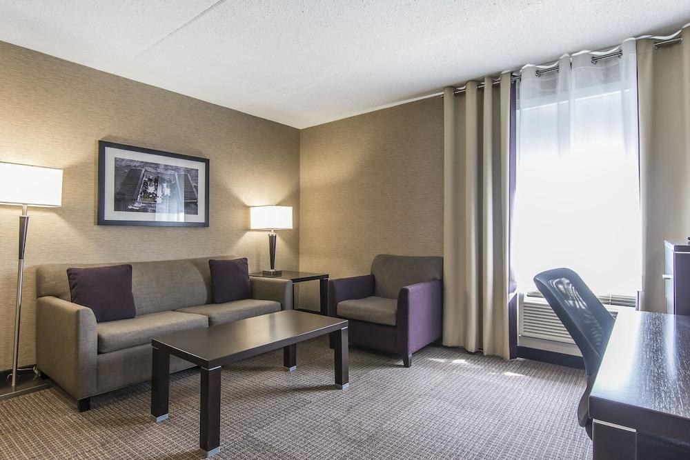 QUATTRO HOTEL & CONFERENCE CENTRE photo 3