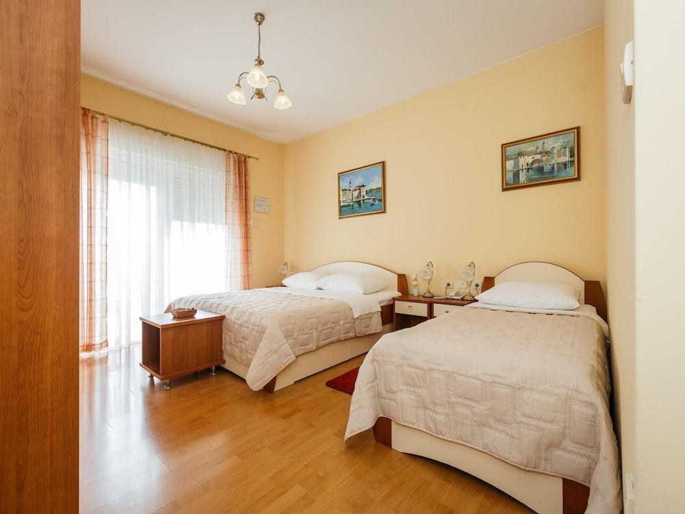 Adria photo 2