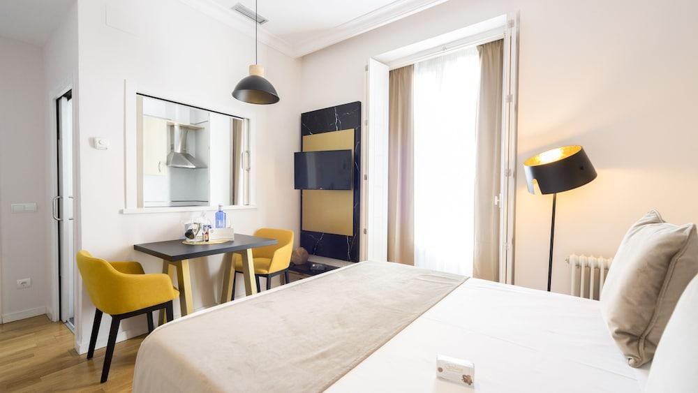 TGH Gran Vía Apartments photo 3