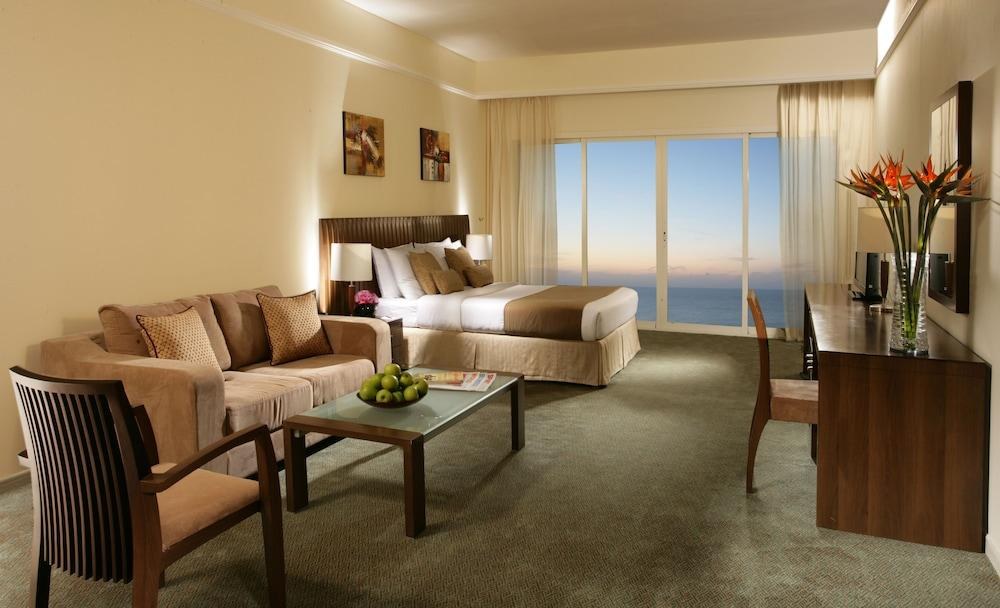 Ramada by Wyndham Beach Hotel Ajman photo 2