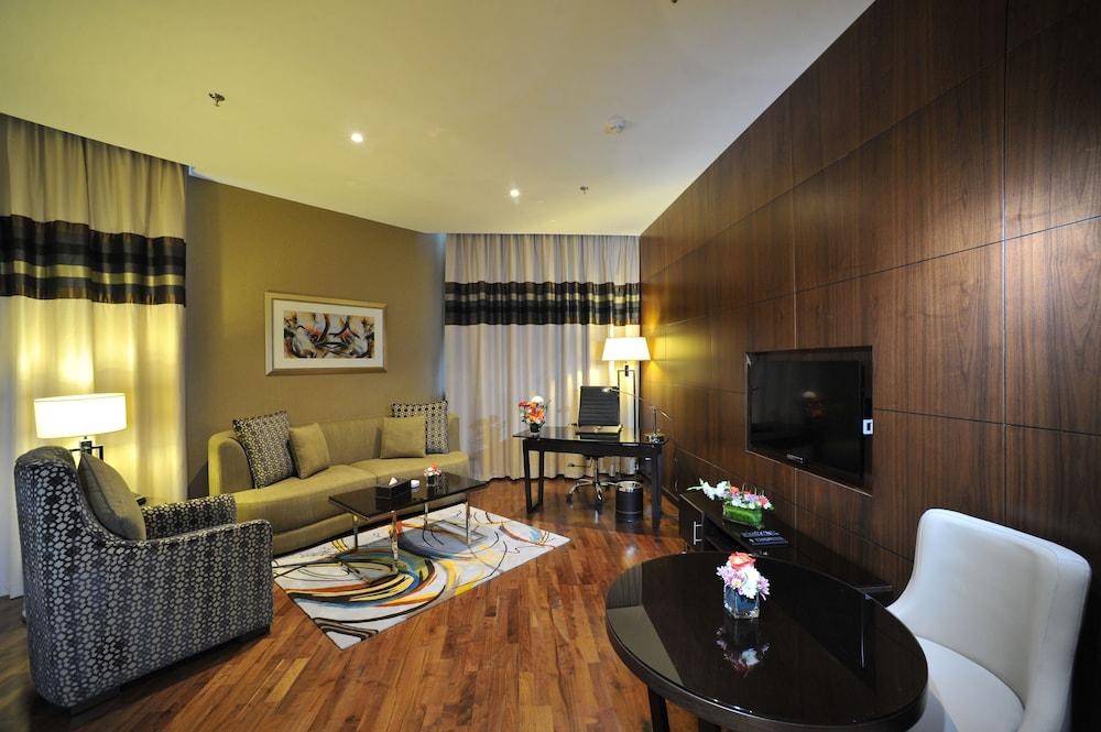 Ramada by Wyndham Abu Dhabi Corniche photo 2