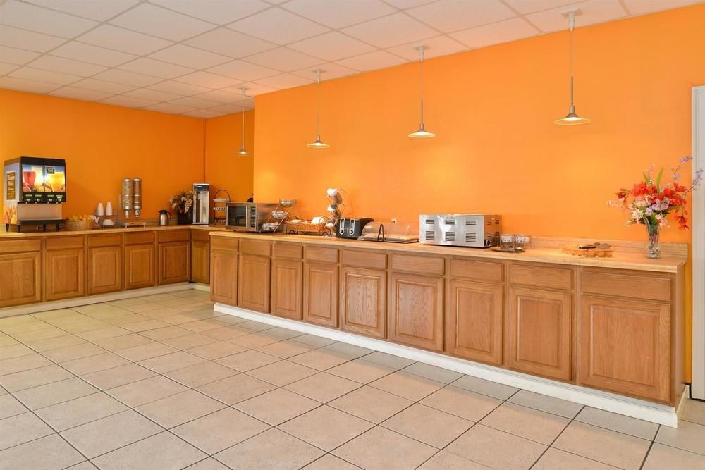 AMERICAS BEST VALUE INN TULSA WEST (I-44)