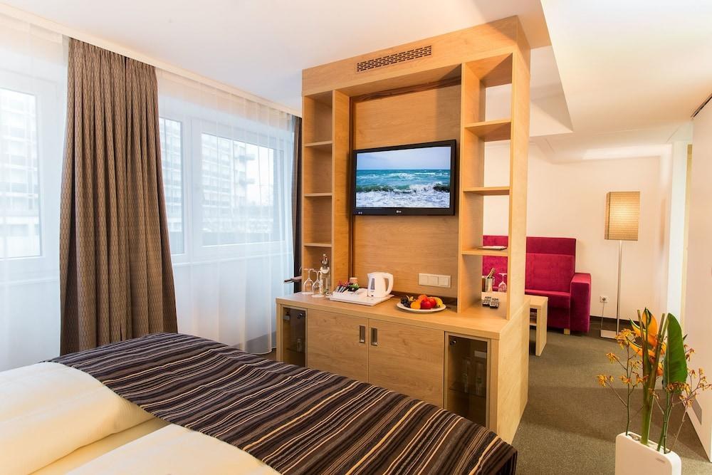 STADTHOTEL AM RÖMERTURM photo 3