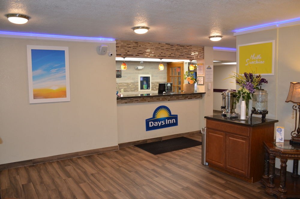 DAYS INN SOUTHERN HILLS/ORU