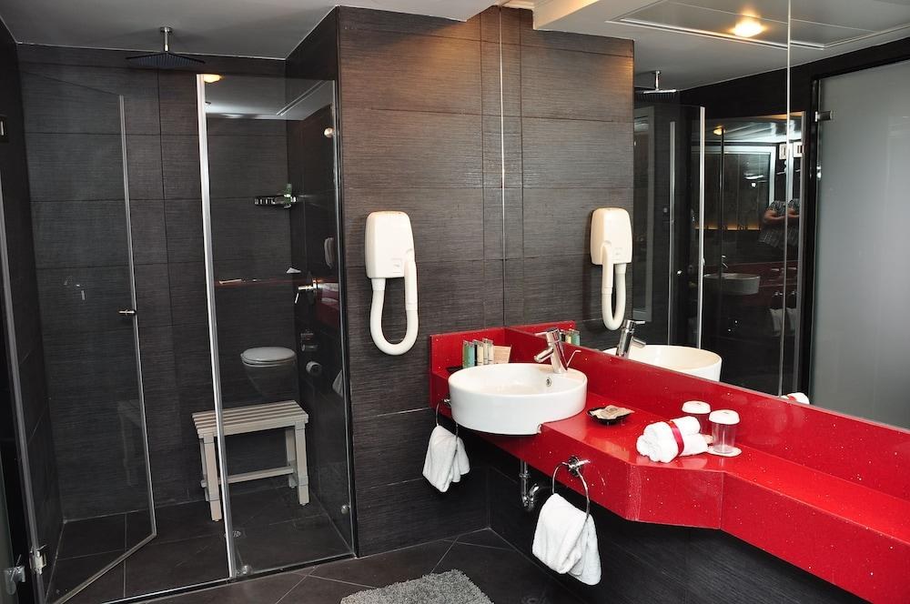 CROWNE PLAZA photo 2