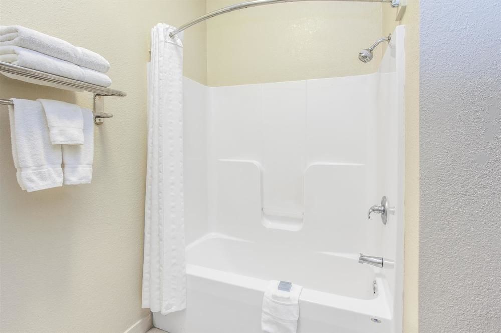 HAWTHORN SUITES BY WYNDHAM BLOOMINGTON photo 1