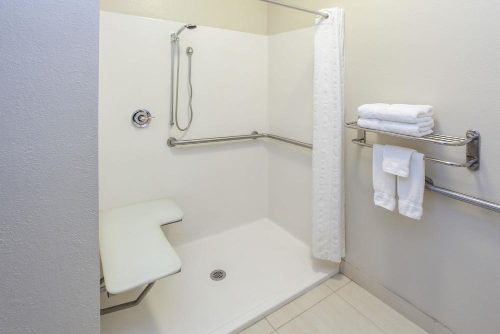 HAWTHORN SUITES BY WYNDHAM BLOOMINGTON photo 2
