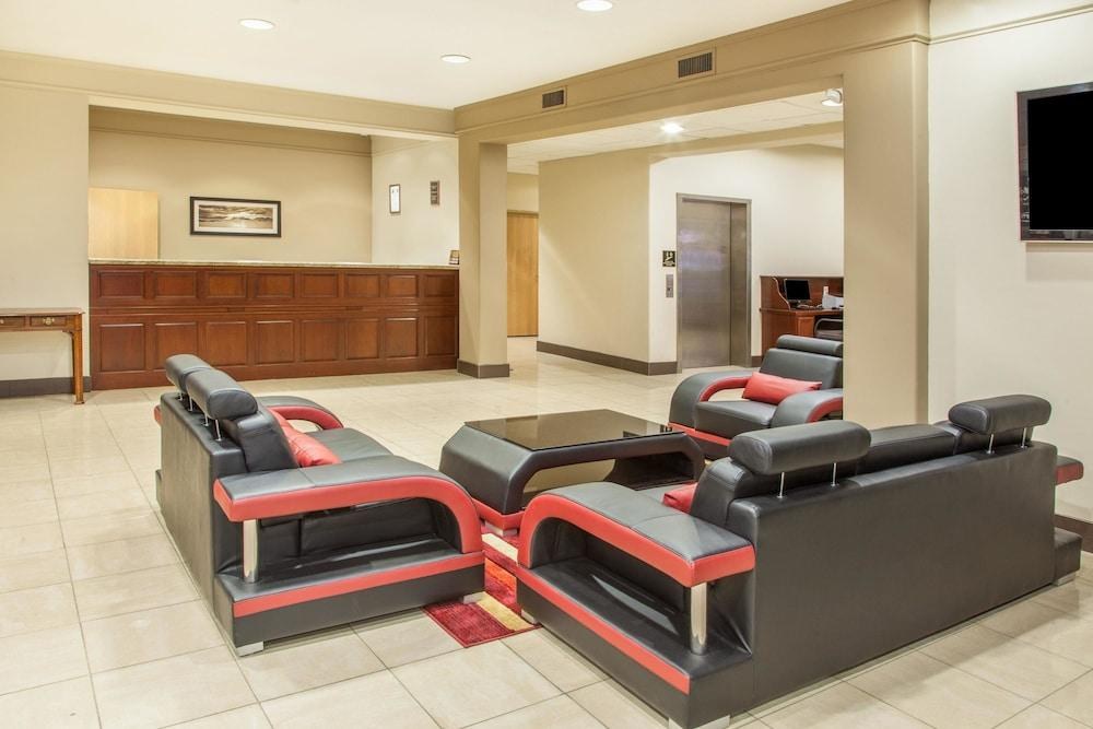 HAWTHORN SUITES BY WYNDHAM BLOOMINGTON photo 3