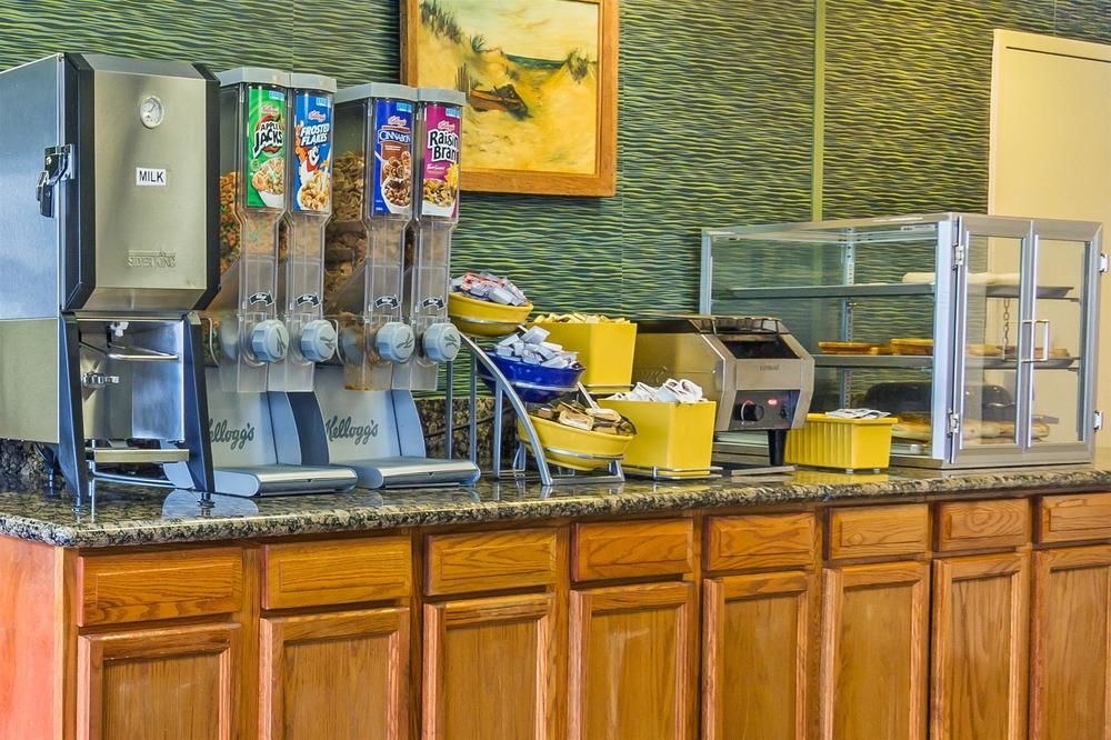 DAYS INN BY WYNDHAM VIRGINIA BEACH AT THE BEACH