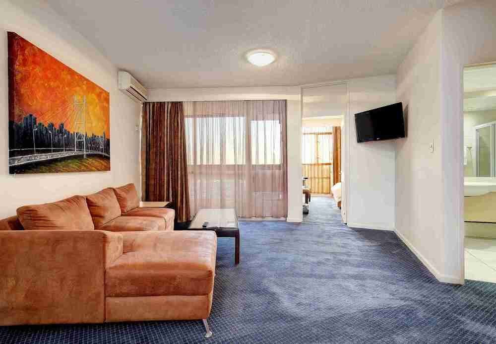 PROTEA PARKTONIAN ALL SUITE photo 2