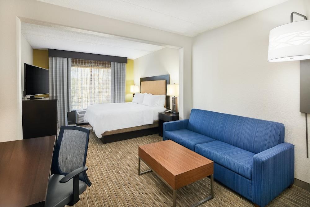 HOLIDAY INN EXPRESS & SUITES JACKSONVILLE SE- MED CTR AREA photo 4