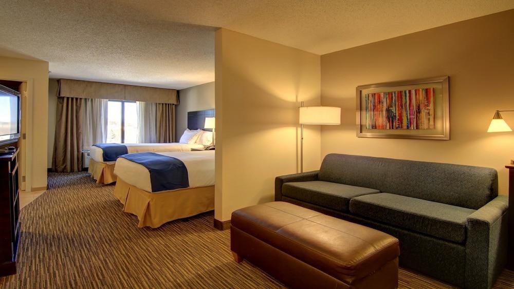 HOLIDAY INN EXPRESS & SUITES ALPHARETTA - WINDWARD PARKWAY photo 2