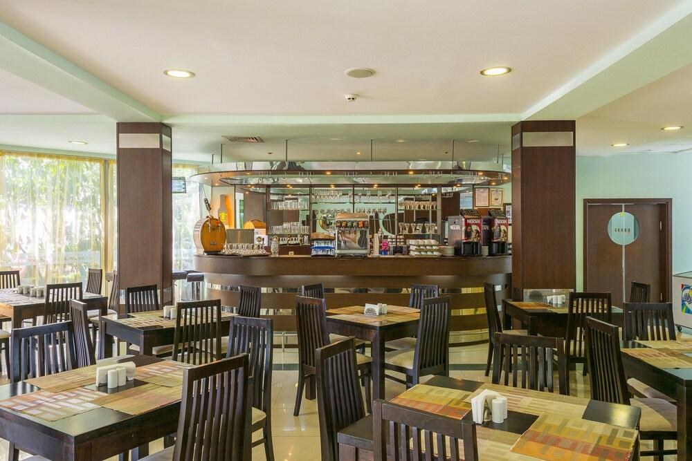 HOTEL BOOMERANG photo 2