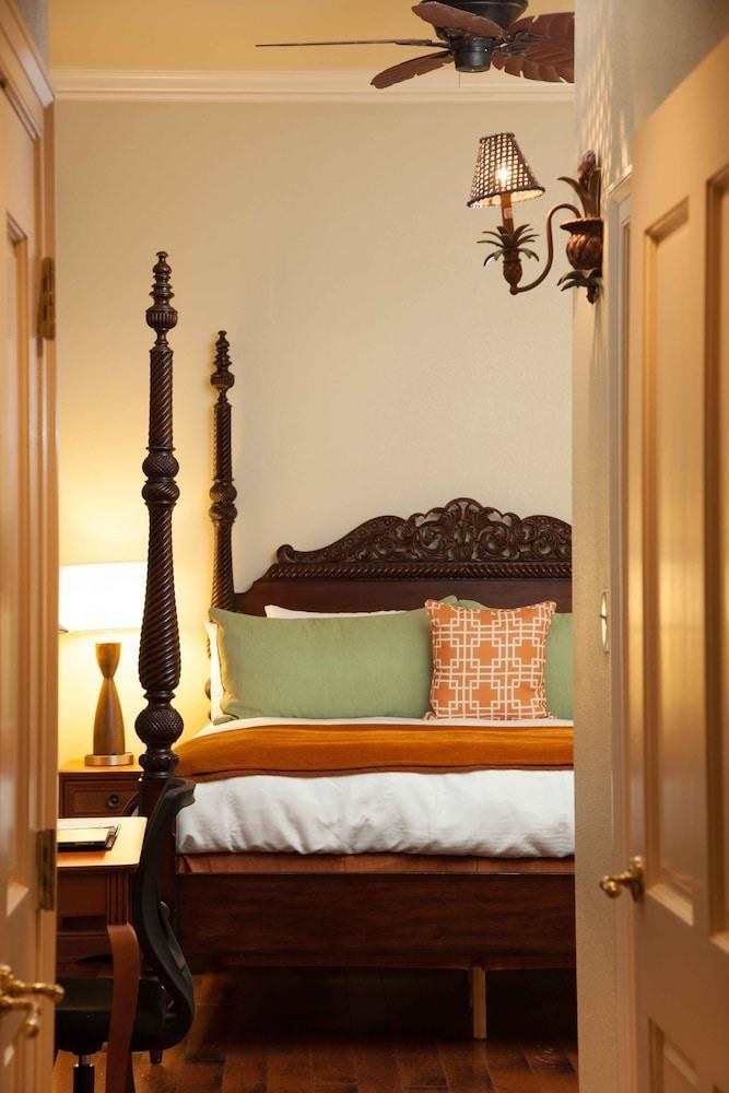 ST. JAMES HOTEL AN ASCEND HOTEL COLLECTION MEMBER photo 2