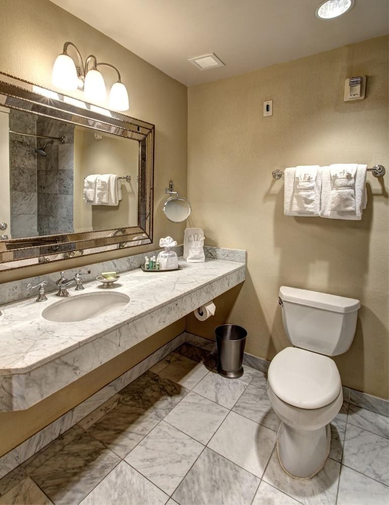ST. JAMES HOTEL AN ASCEND HOTEL COLLECTION MEMBER photo 3
