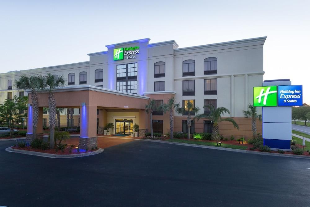 HOLIDAY INN EXPRESS & SUITES JACKSONVILLE AIRPORT photo 2