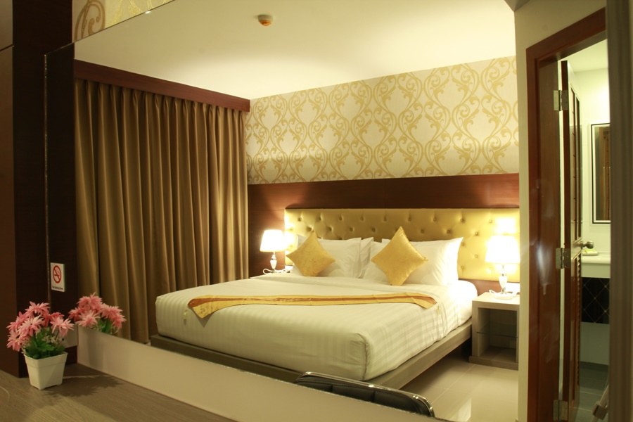 HEMINGWAY'S SILK HOTEL photo 2