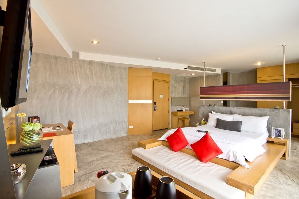 THE NOW HOTEL