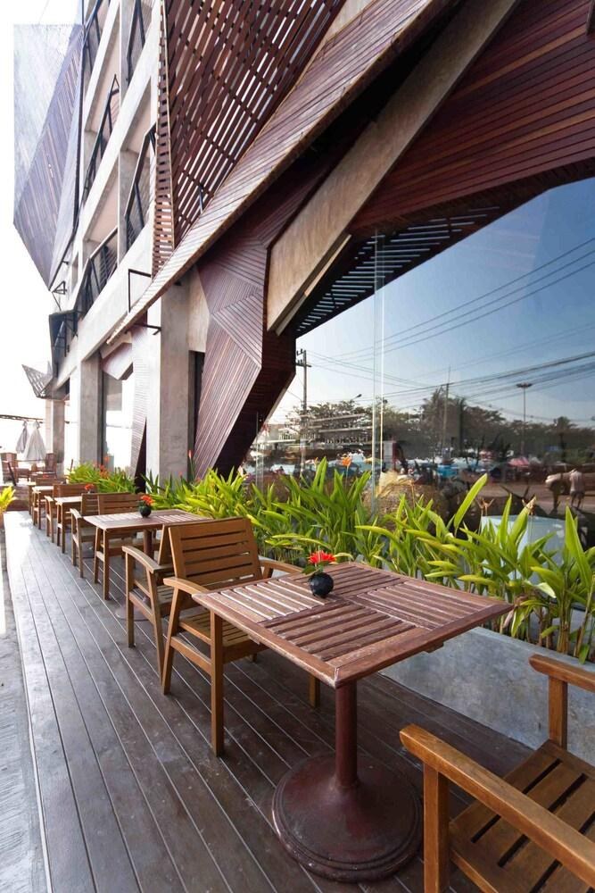 THE NOW HOTEL photo 2