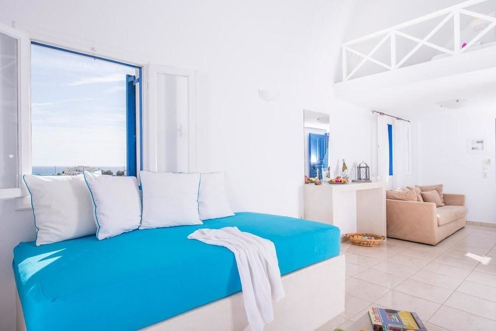 BELLA SANTORINI