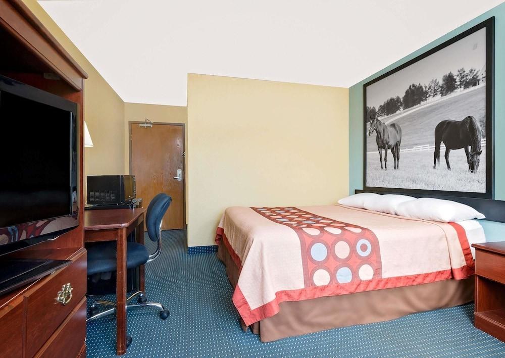 SUPER 8 BY WYNDHAM SOMERSET photo 2