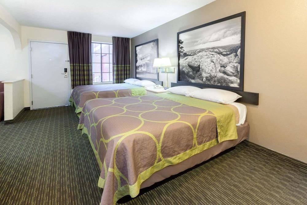SUPER 8 TULSA DOWNTOWN EAST photo 2