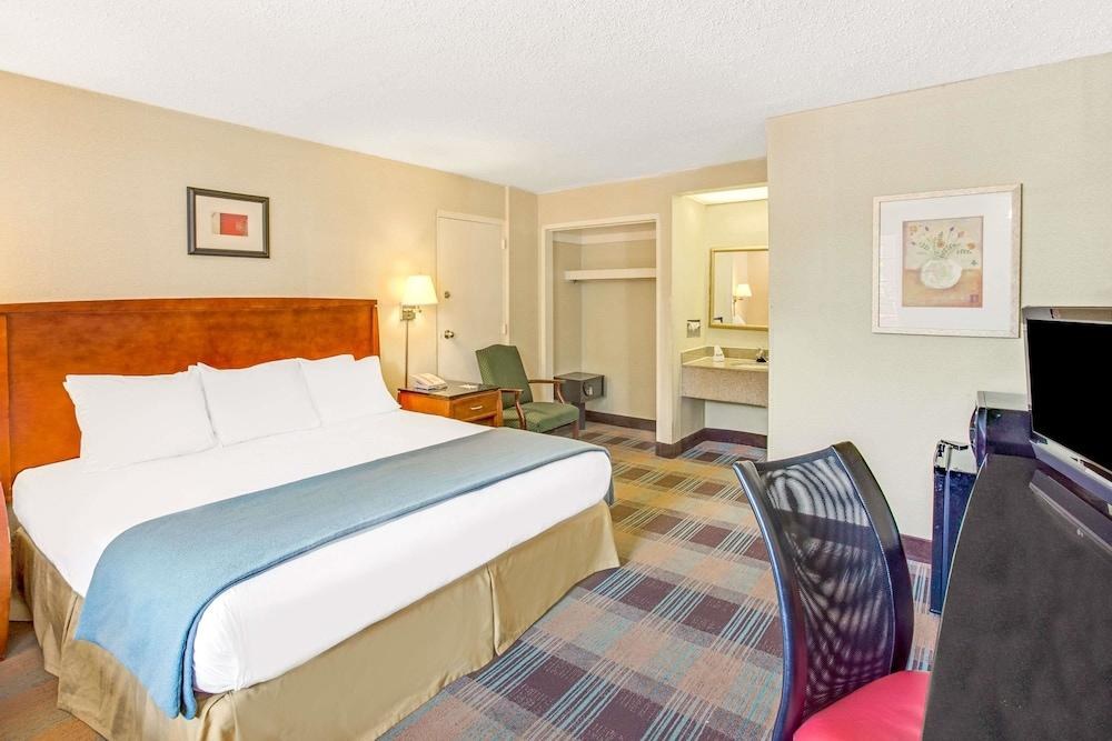 TRAVELODGE SILVER SPRING photo 2