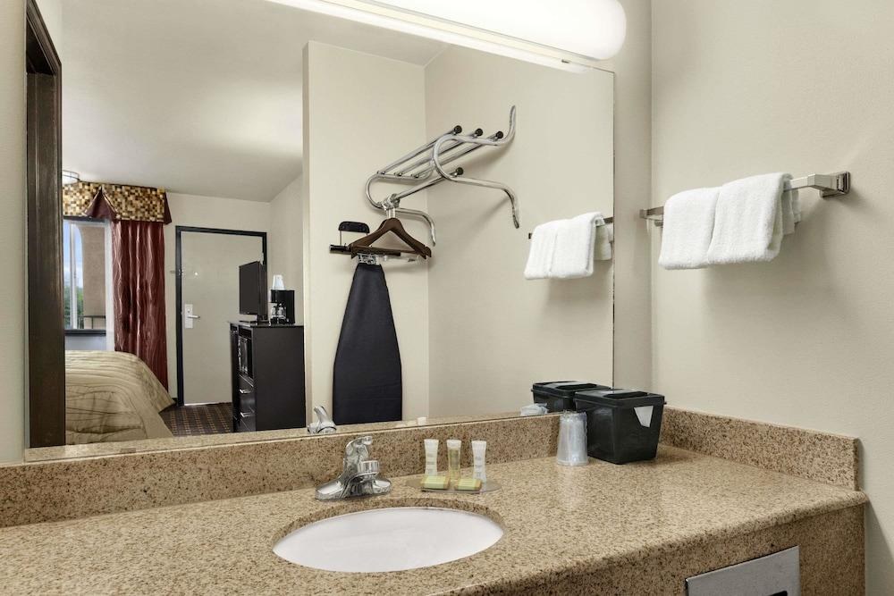 SUPER 8 FORT WORTH, TX photo 4