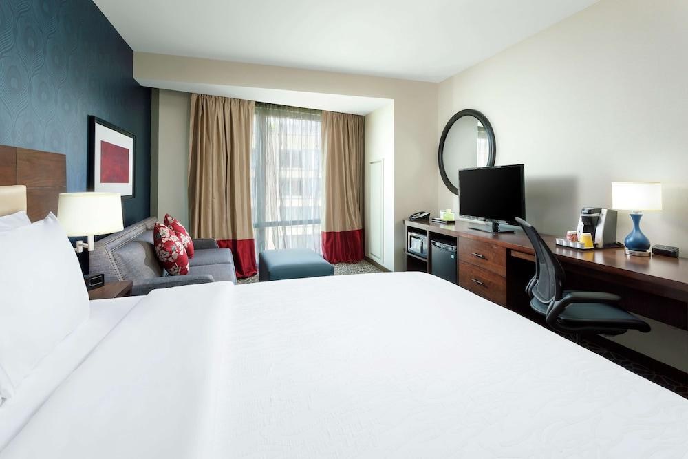 Hilton Garden Inn Washington DC/Georgetown Area photo 2
