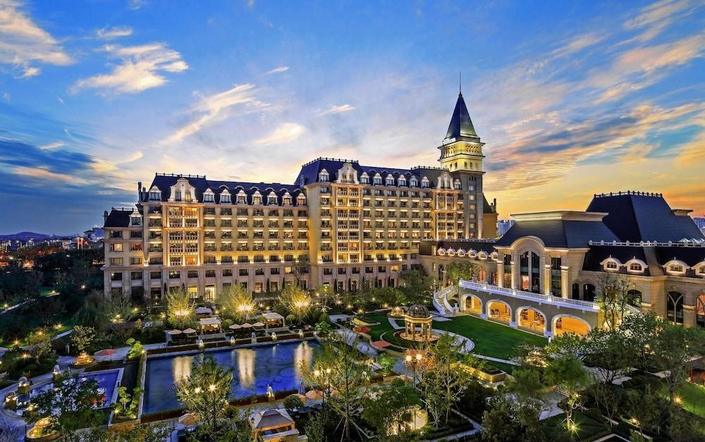 Hilton Qingdao Golden Beach photo 2