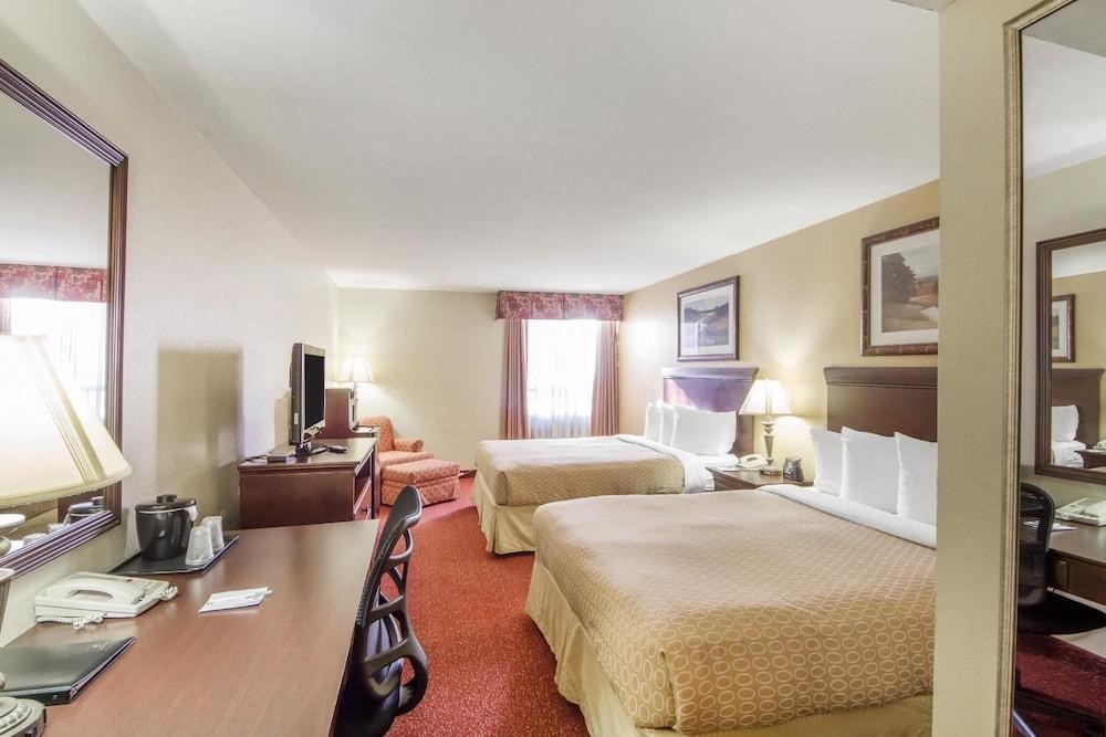 CLARION INN TULSA INTERNATIONAL AIRPORT photo 3