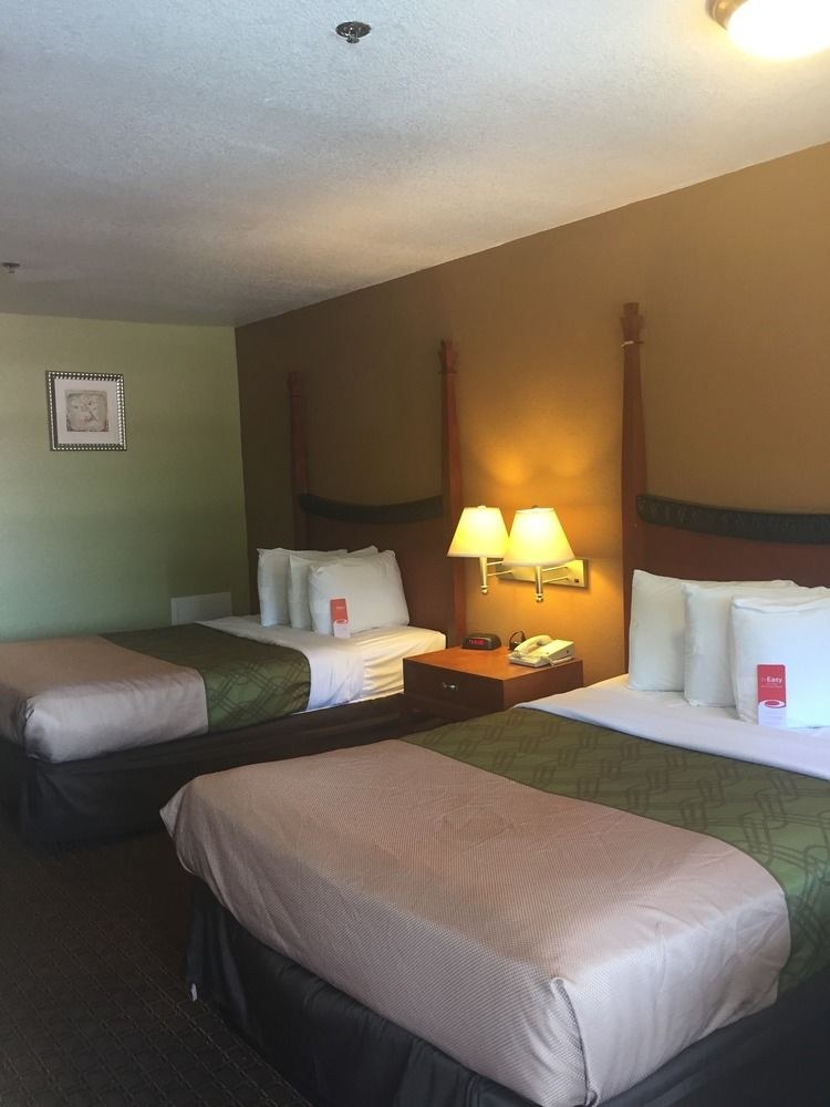 ECONO LODGE INN & SUITES I-64 & US 13 photo 1