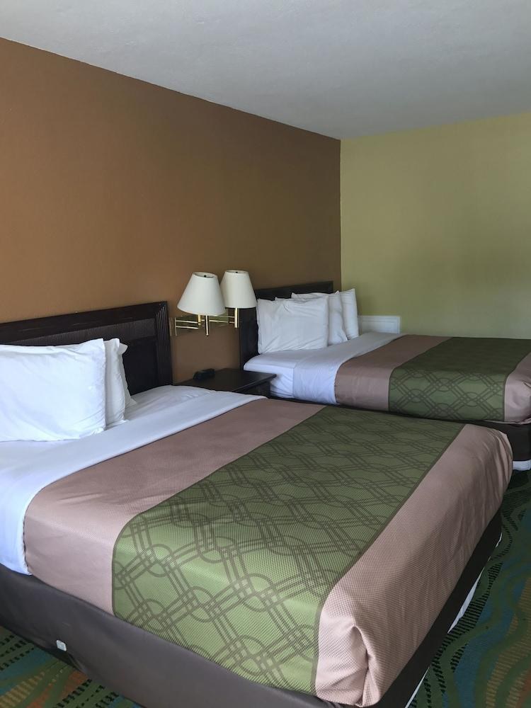 ECONO LODGE INN & SUITES I-64 & US 13 photo 3