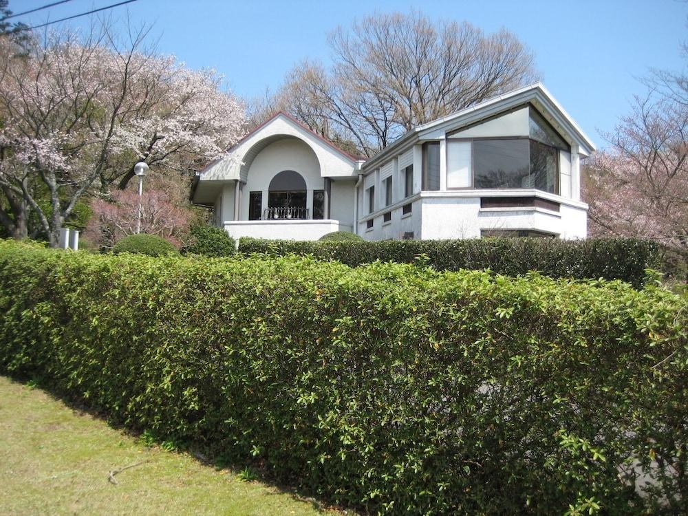 Izu Ippeki lake lakeside terrace photo 2
