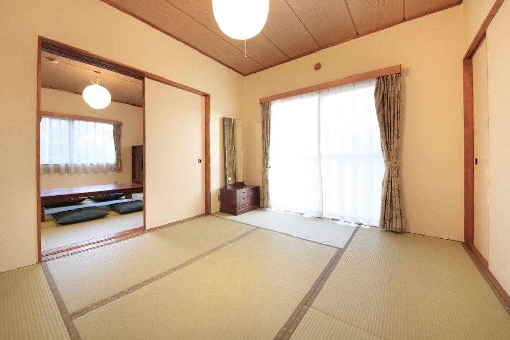 Izu Ippeki lake lakeside terrace photo 4