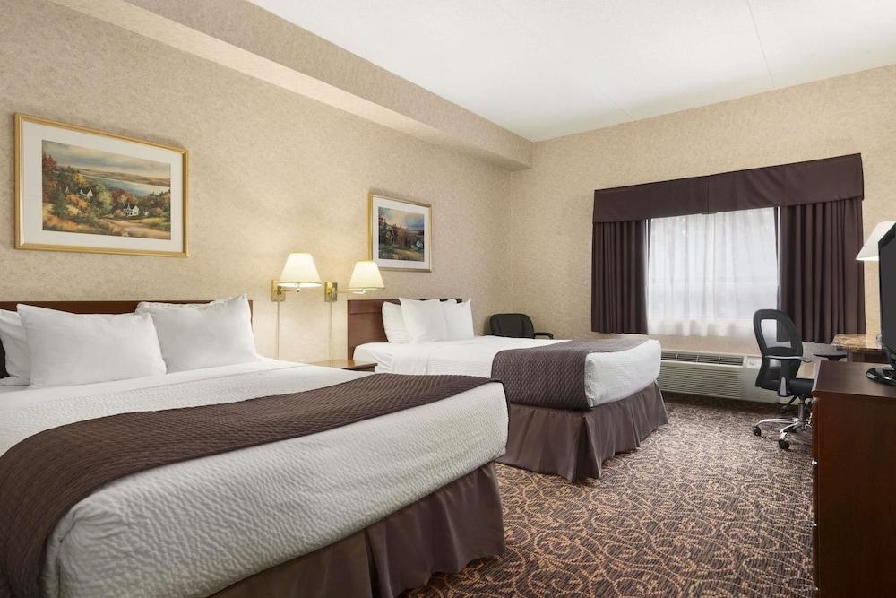 DAYS INN TORONTO EAST LAKEVIEW photo 4