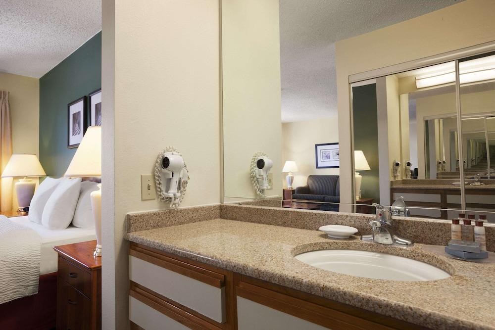 HAWTHORN SUITES BY WYNDHAM PHILADELPHIA AIRPORT photo 4
