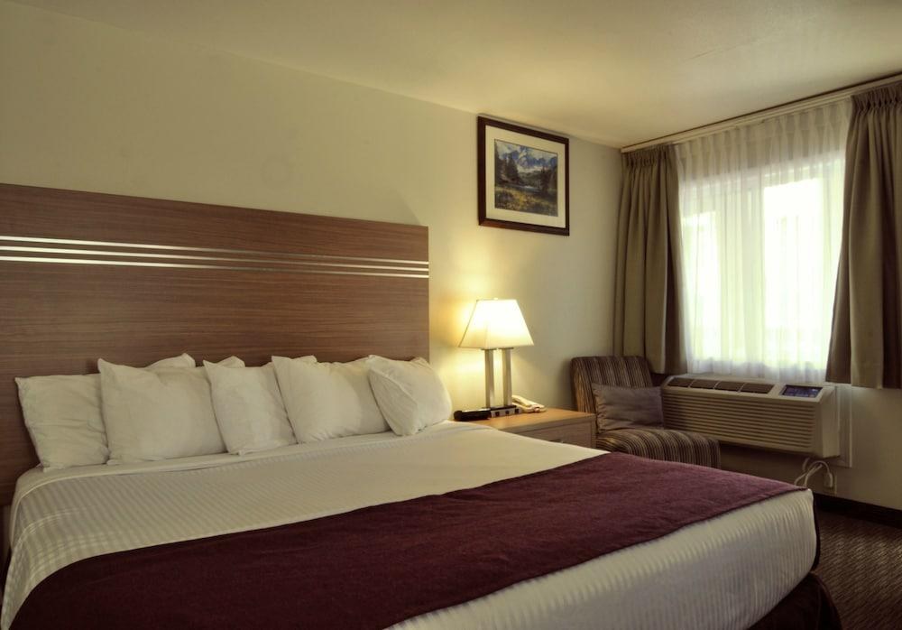 TRAVELODGE GOLDEN SPORTSMAN LODGE photo 4
